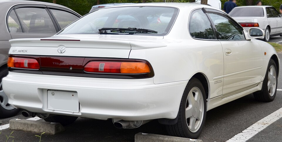 トヨタ カローラレビン/スプリンタートレノ AE101 の後方写真