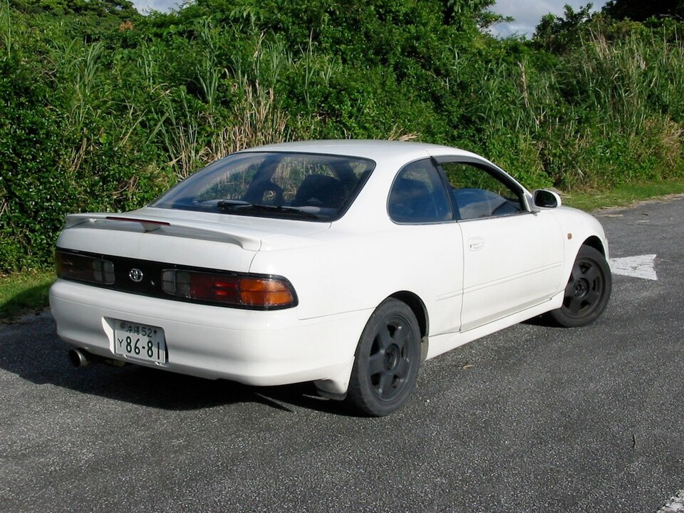 トヨタ カローラレビン/スプリンタートレノ AE101 の後方写真