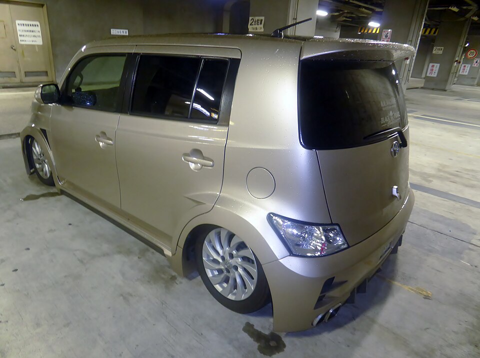 トヨタ bB 2代目 の後方写真