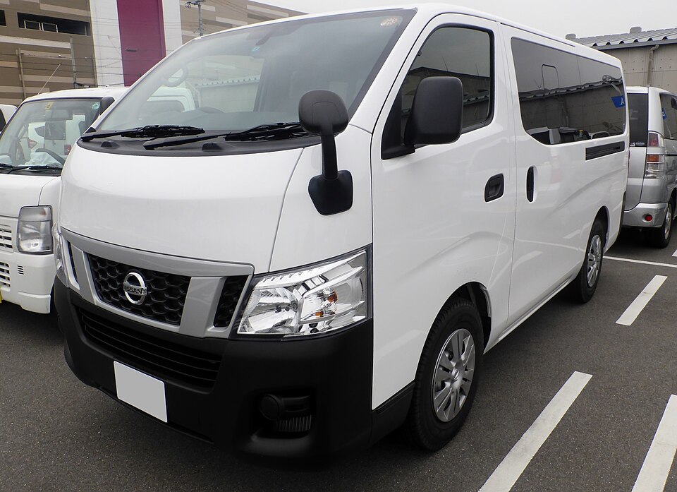 日産 キャラバン 5代目 の正面写真