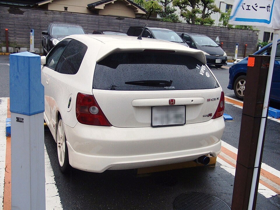 ホンダ シビック 7代目 タイプR の後方写真