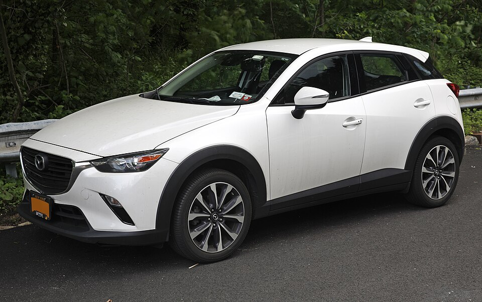 マツダ CX-3 初代 の斜め前写真