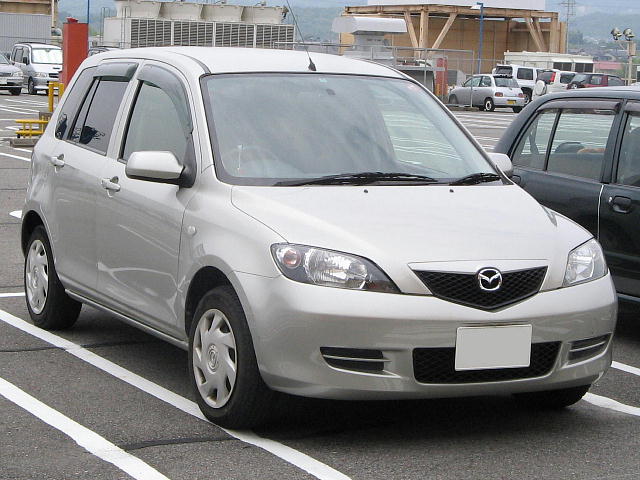 マツダ デミオ／MAZDA2 2代目 の正面写真
