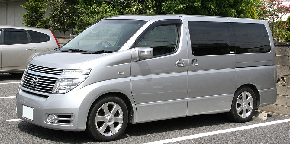日産 エルグランド 2代目 ハイウェイスター の外観写真