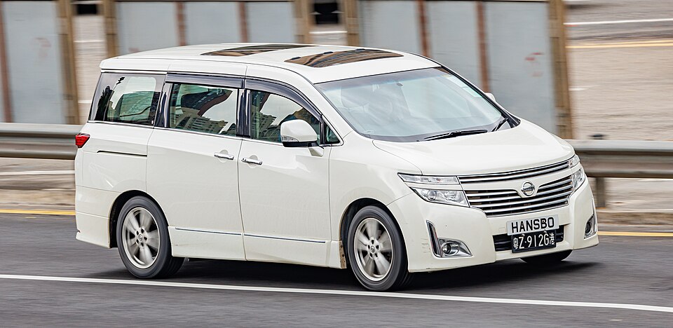 日産 エルグランド 3代目 の外観写真