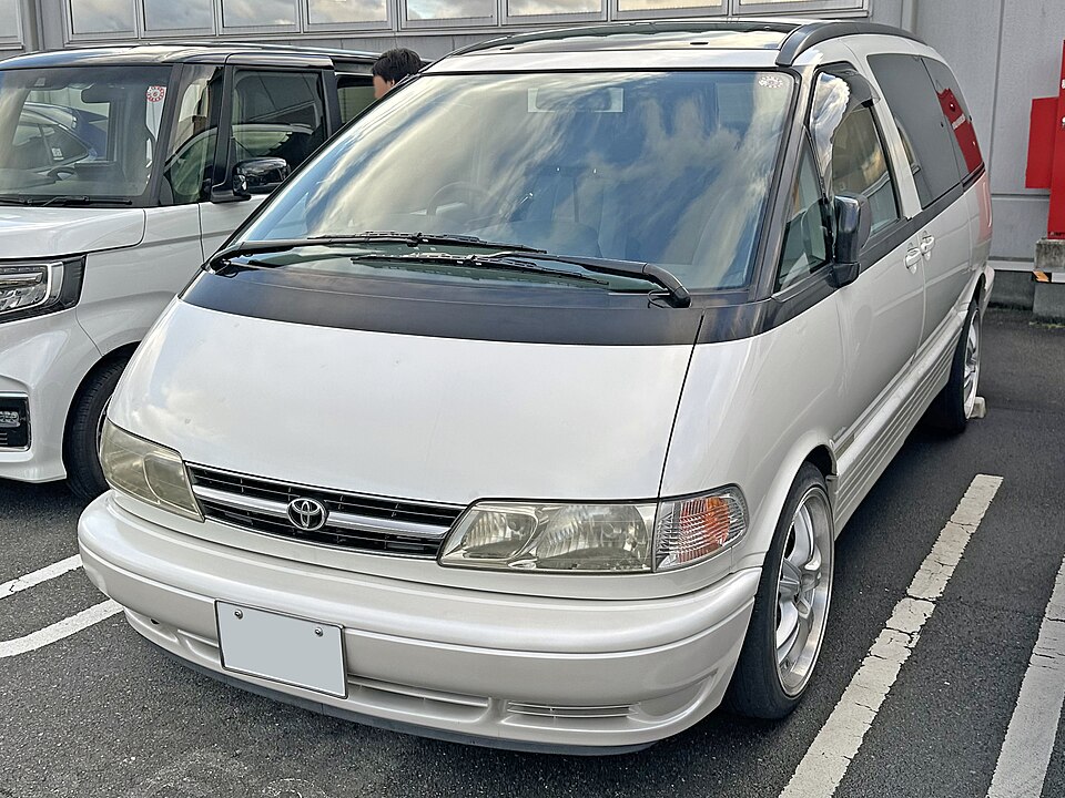 トヨタ エスティマ 初代 の正面写真