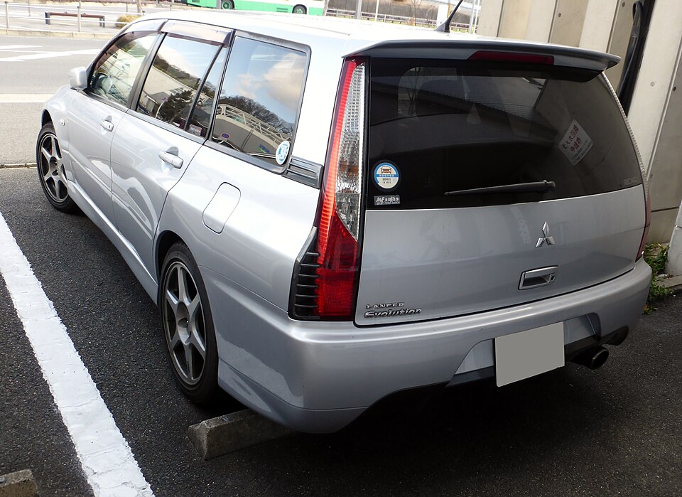三菱 ランサーエボリューション ワゴン(IX) の後方写真