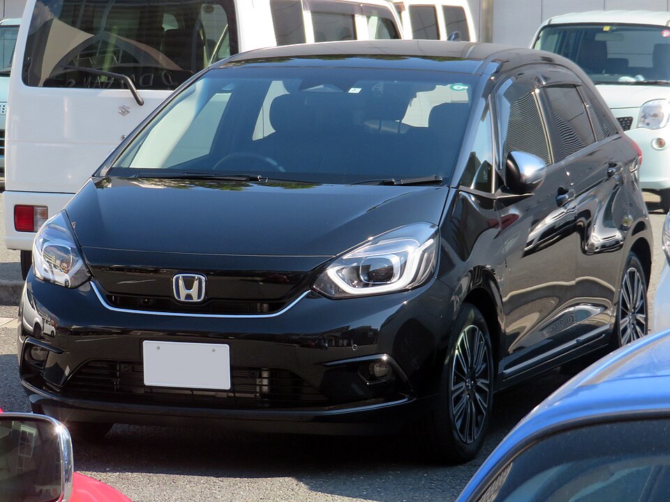 ホンダ フィット 4代目 の正面写真