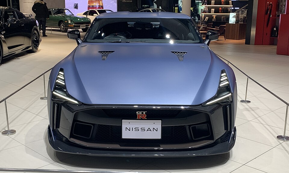 日産 GT-R R35 の正面写真