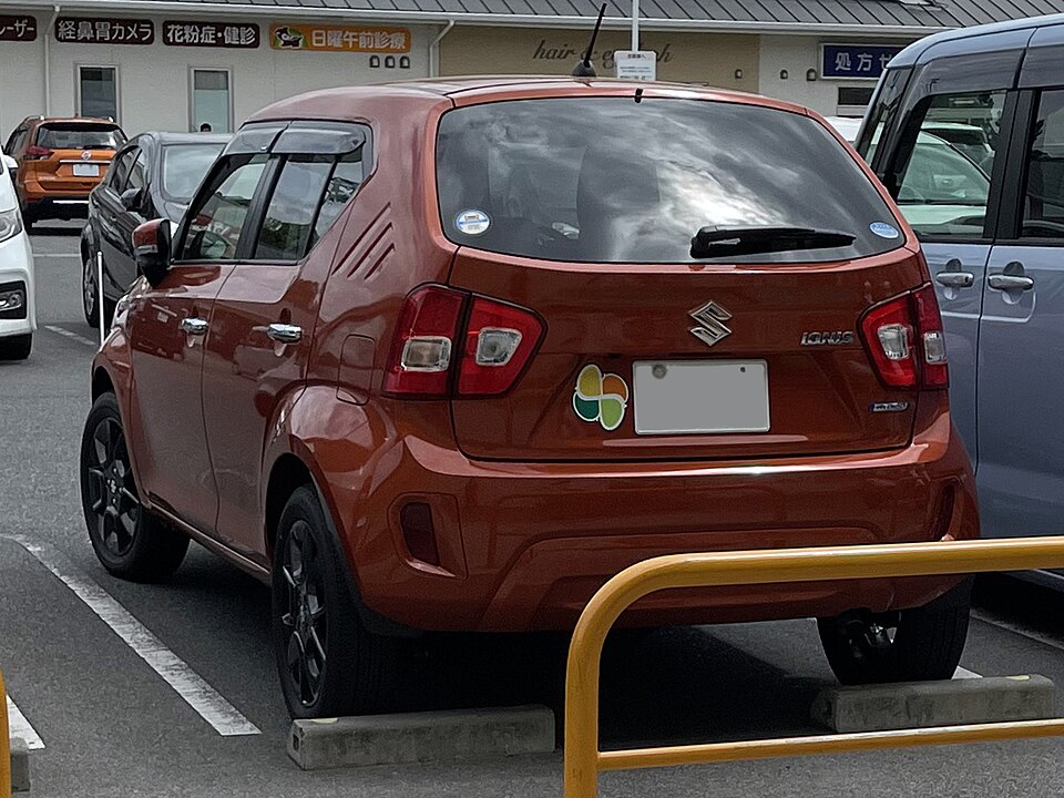 スズキ イグニス 初代 の外観写真