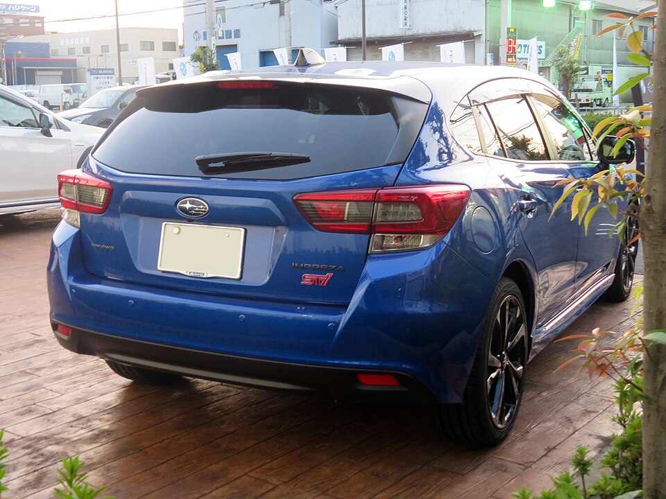 スバル インプレッサ 5代目 (GK/GT) の後方写真