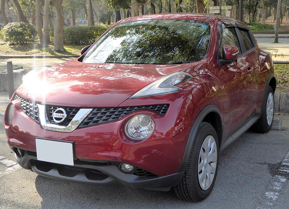 日産 ジューク 初代 の正面写真