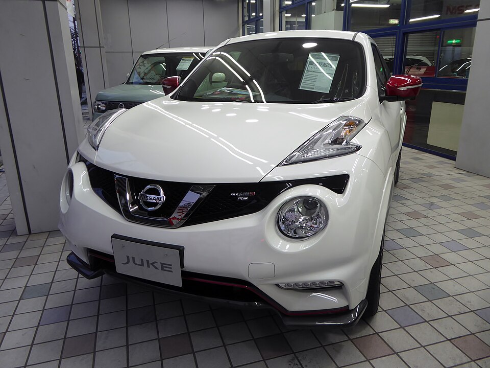 日産 ジューク 初代 の正面写真