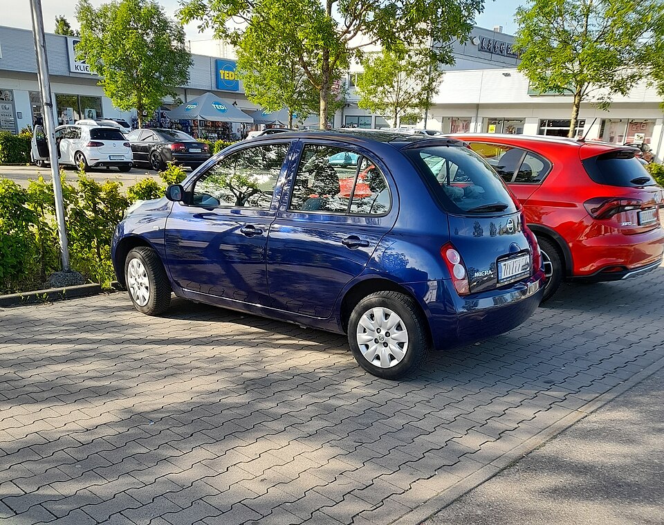 日産 マーチ 3代目 の外観写真