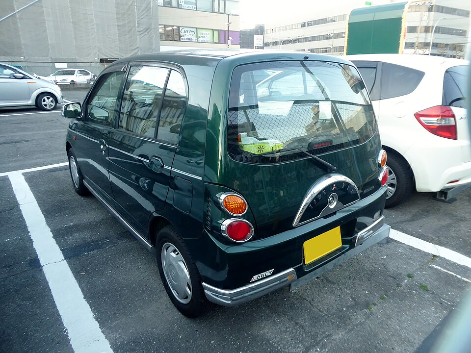 三菱 ミニカ 8代目 の後方写真