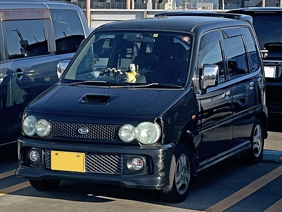 ダイハツ ムーヴ 2代目 カスタム の正面写真