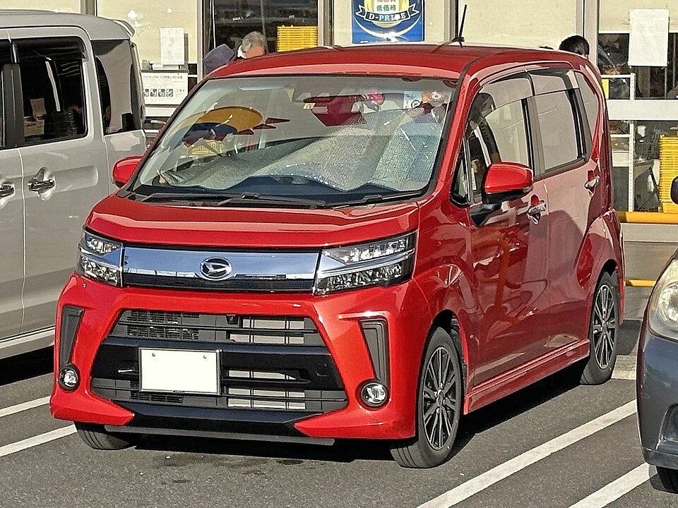 ダイハツ ムーヴ 6代目 カスタム の正面写真