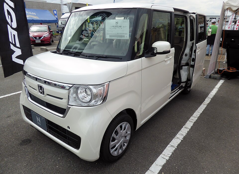 ホンダ N-BOX 2代目 の正面写真