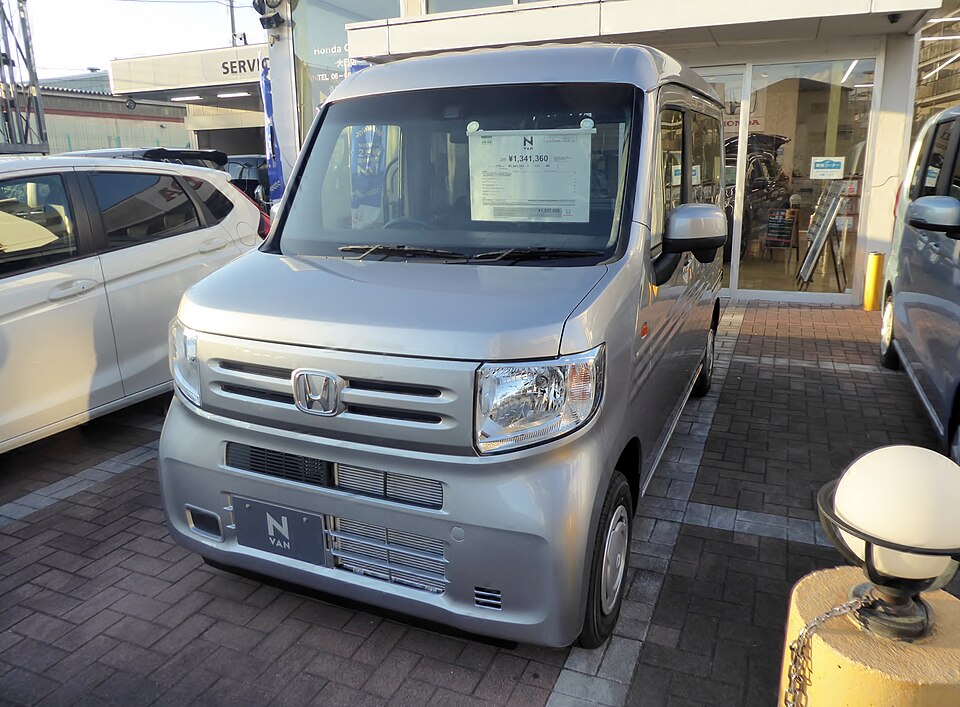 ホンダ N-VAN 初代 の正面写真