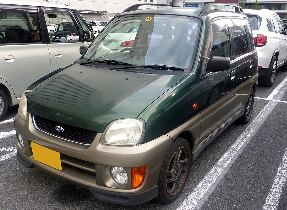 スバル プレオ 初代 の正面写真