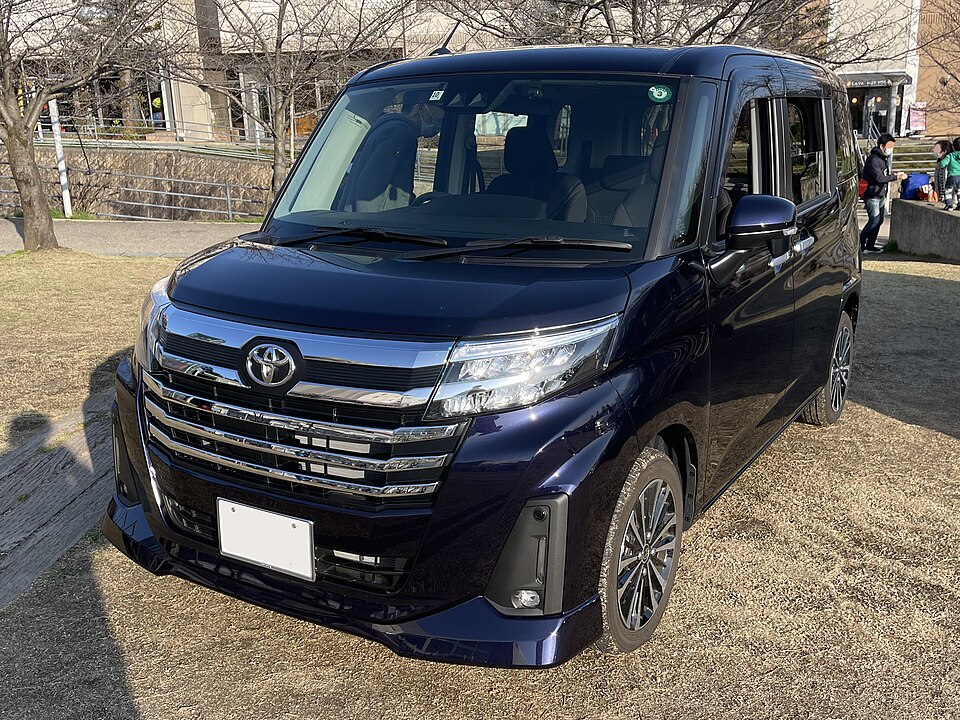 トヨタ ルーミー 初代 カスタム の正面写真