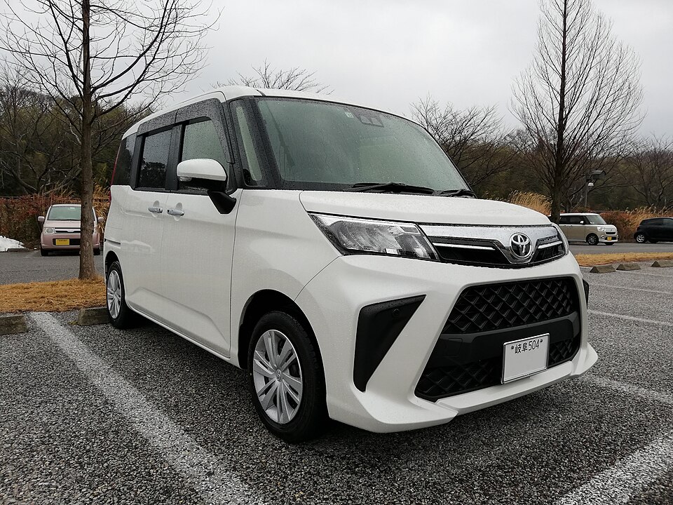 トヨタ ルーミー 初代 の外観写真