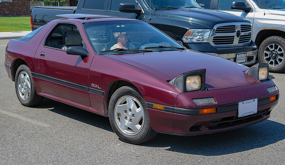 マツダ RX-7 2代目 の斜め前写真
