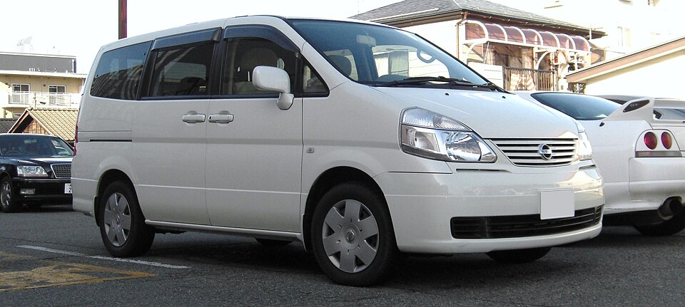 日産 セレナ 2代目 の外観写真