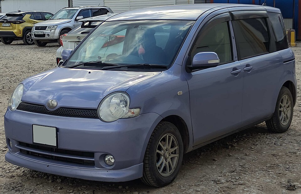 トヨタ シエンタ 初代 の正面写真