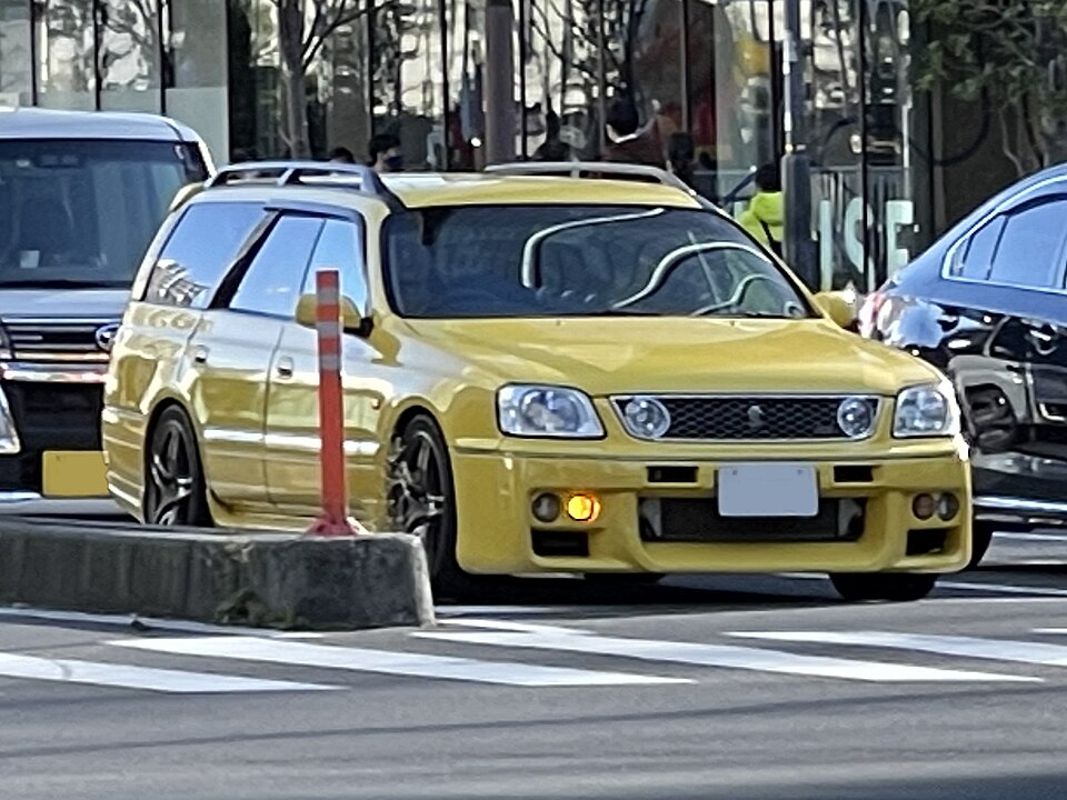 日産 ステージア 初代 の正面写真